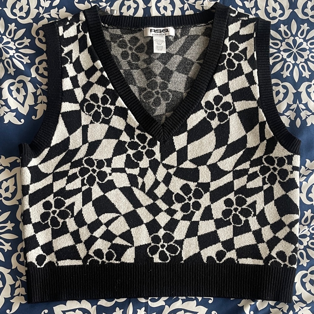 RSQ Black and White Patterned Crop Top